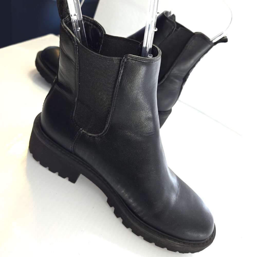 GBG GGSAHERA-C Women's Black Chelsea Twin Gore Lug Sole Ankle Boots Size 6.5